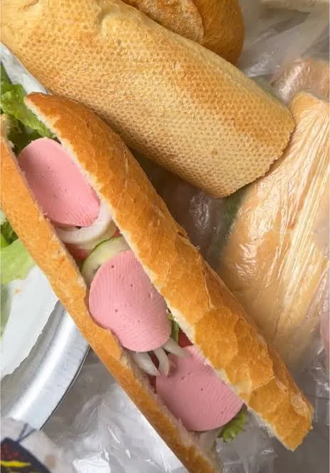 Sandwich saucisson à l'ail